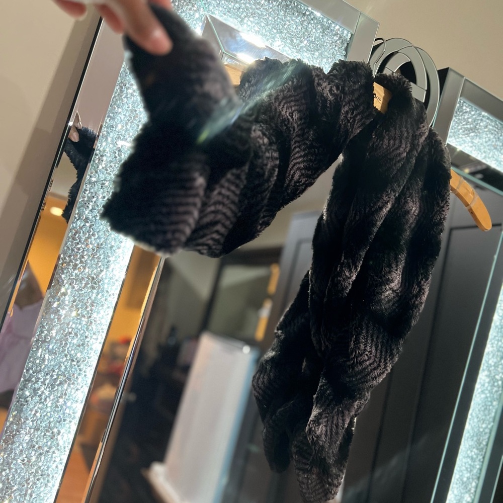 Elegant fur scarf